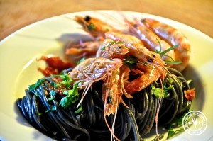 auf der pastawelle surfen