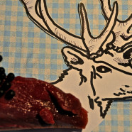 Hirschfilet an Dinkel-Haselnuss-Spätzle und Ackersalat